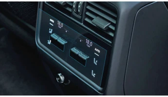 Ochronne szkło Pixsel na panel klimatyzacji tylnej PORSCHE CAYENNE - 8.6“ 2023 -