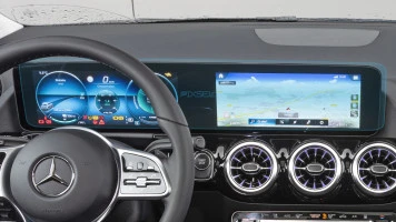 Ochronne szkło Pixsel na deskę rozdzielczą MERCEDES BENZ EQA - 24.7“ 2021 -