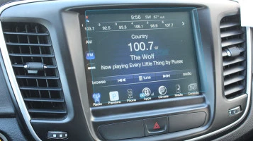 Защитное стекло Pixsel на монитор CHRYSLER 200 - 8.1“ 2013 - 2016