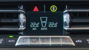 Ochronne szkło Pixsel na panel klimatyzacji BMW 2 / M2 - 2.9“ 2021 - 2022 (G42, F87, F44)
