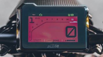 Защитное стекло Pixsel на спидометр мотоцикла KTM Brabus 1500 R 6.8“