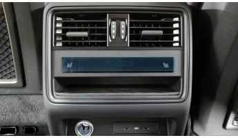 Ochronne szkło Pixsel na panel klimatyzacji tylnej PORSCHE CAYENNE - 6.9“ 2023 -