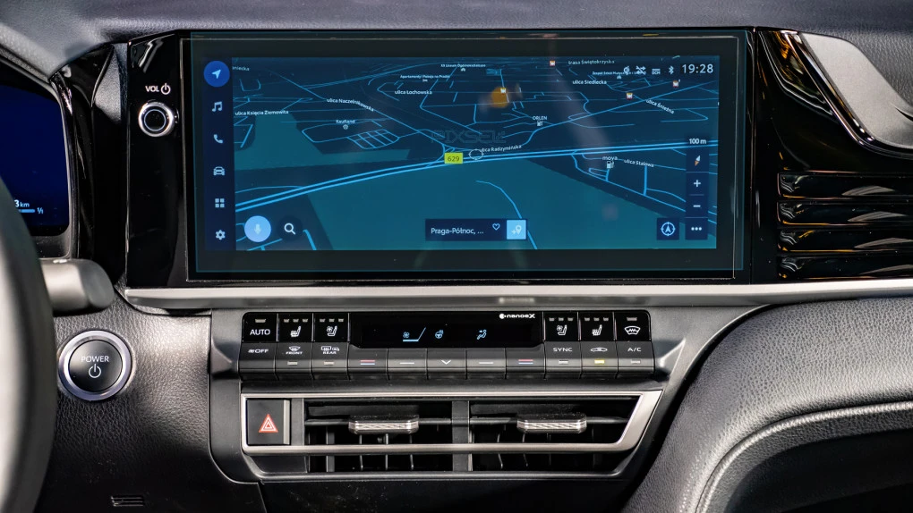 Ochronne szkło Pixsel na monitor TOYOTA CAMRY - 13.4“ 2024 -