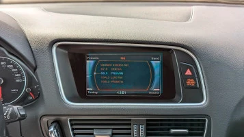 Ochronne szkło Pixsel na monitor AUDI Q5 / SQ5 - 6.3“ 2012 - 2017