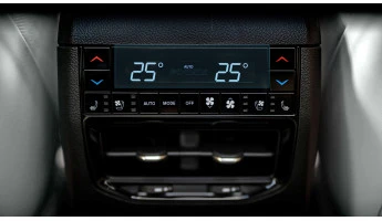 Ochronne szkło Pixsel na panel klimatyzacji tylnej JEEP GRAND CHEROKEE - 4.7“ 2021 -