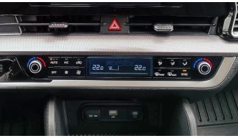 Ochronne szkło Pixsel na panel klimatyzacji KIA SPORTAGE - 4.7“ 2022 - 2024