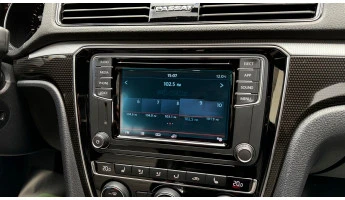 Защитное стекло Pixsel на монитор VOLKSWAGEN PASSAT - 6.2“ 2015 - 2019 (B8)