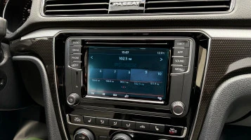 Защитное стекло Pixsel на монитор VOLKSWAGEN PASSAT - 6.2“ 2015 - 2019 (B8)