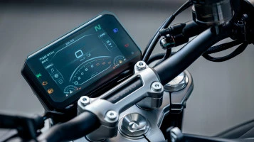 Ochronne szkło Pixsel na moto prędkościomierz CFMOTO 450NK 6.8“